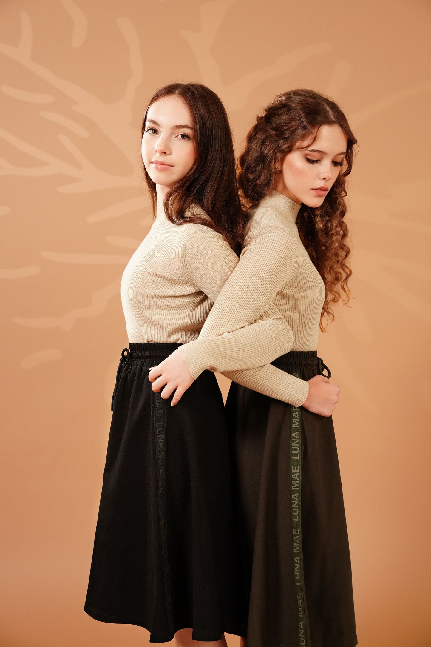 Side taping olive logo skirt