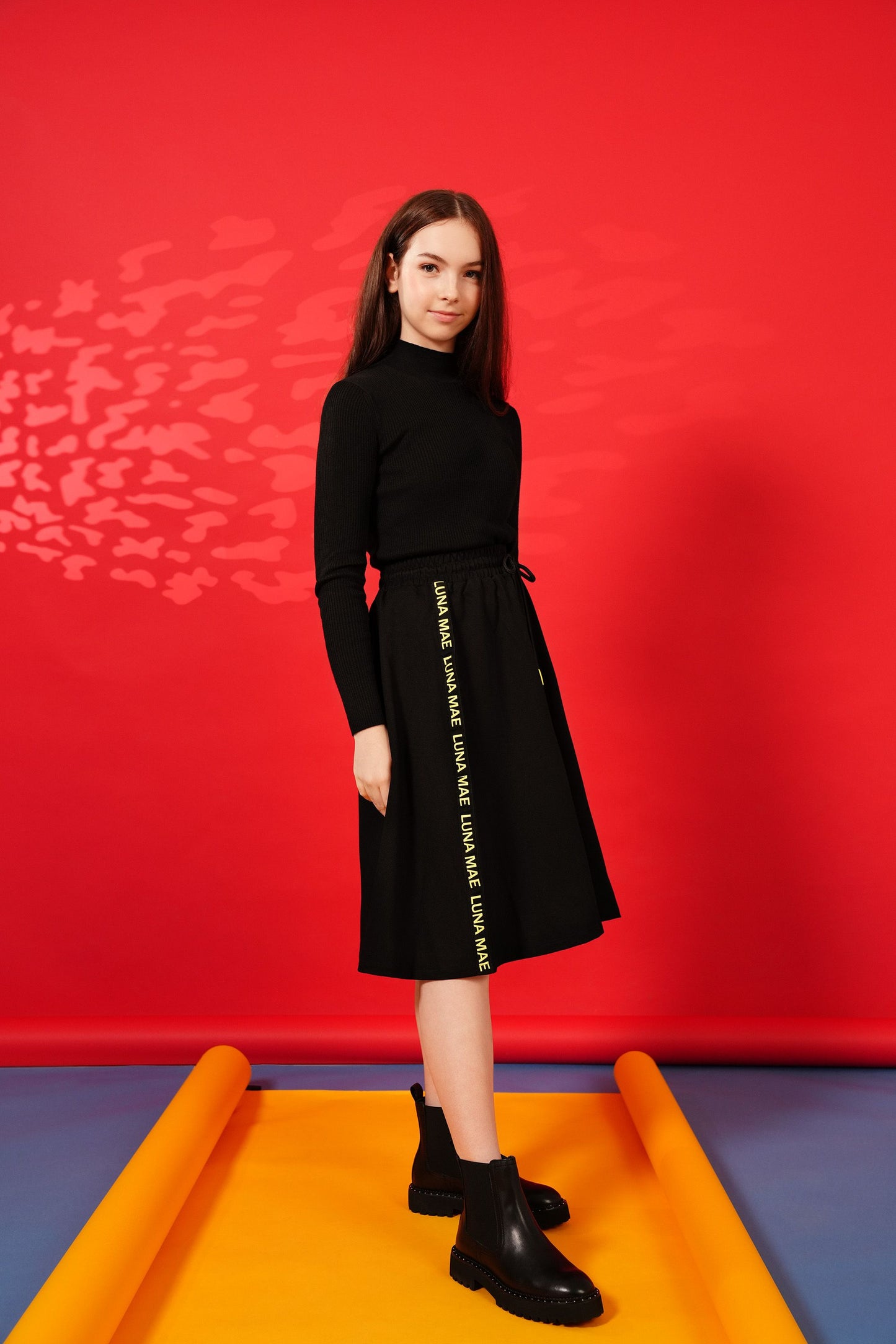 Side taping neon black logo skirt