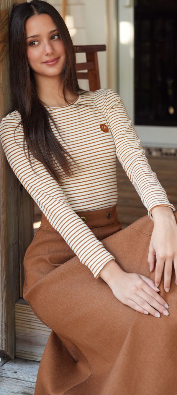 Ella cognac white stripe tee SS26