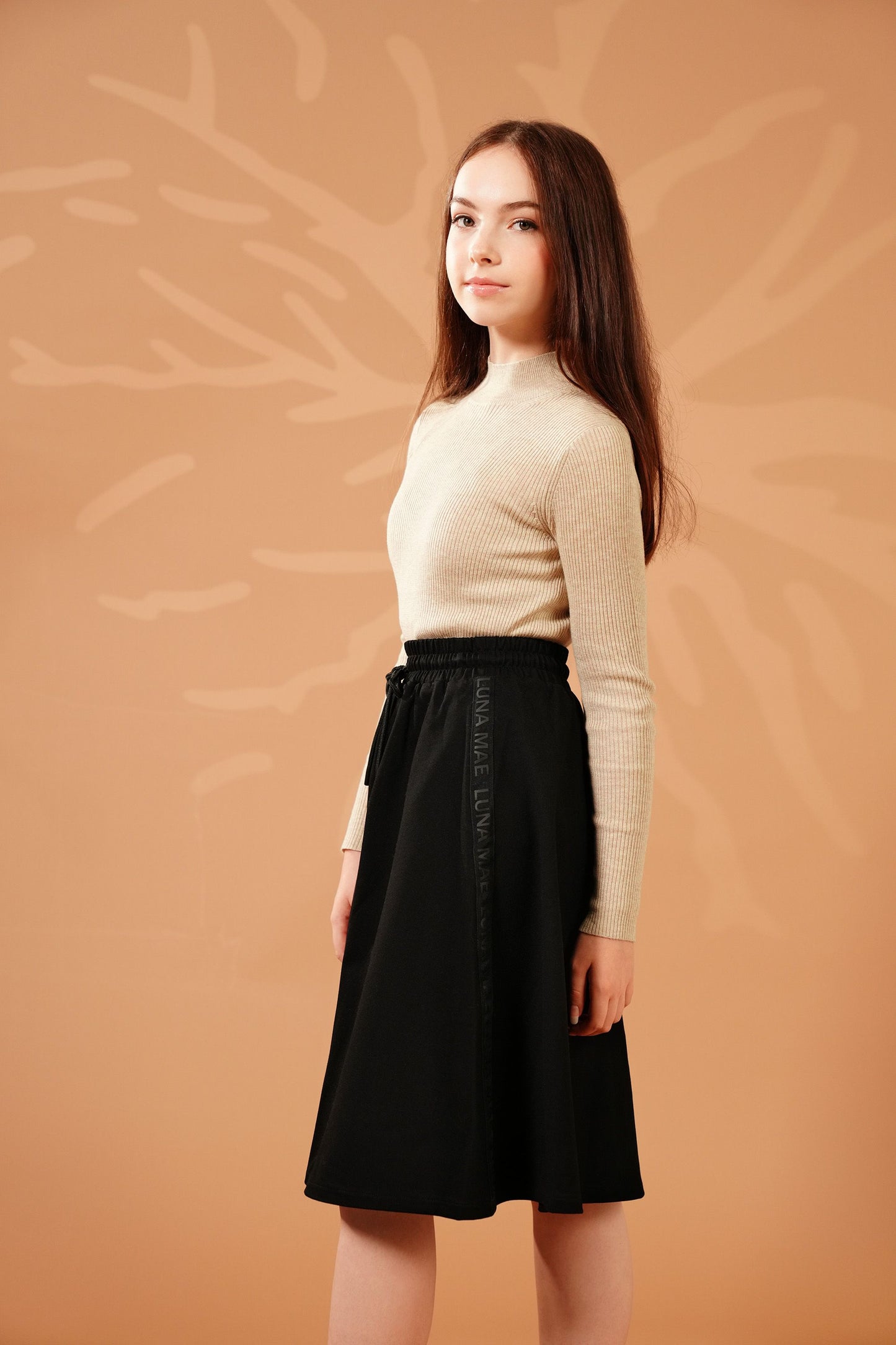 Side taping black logo skirt