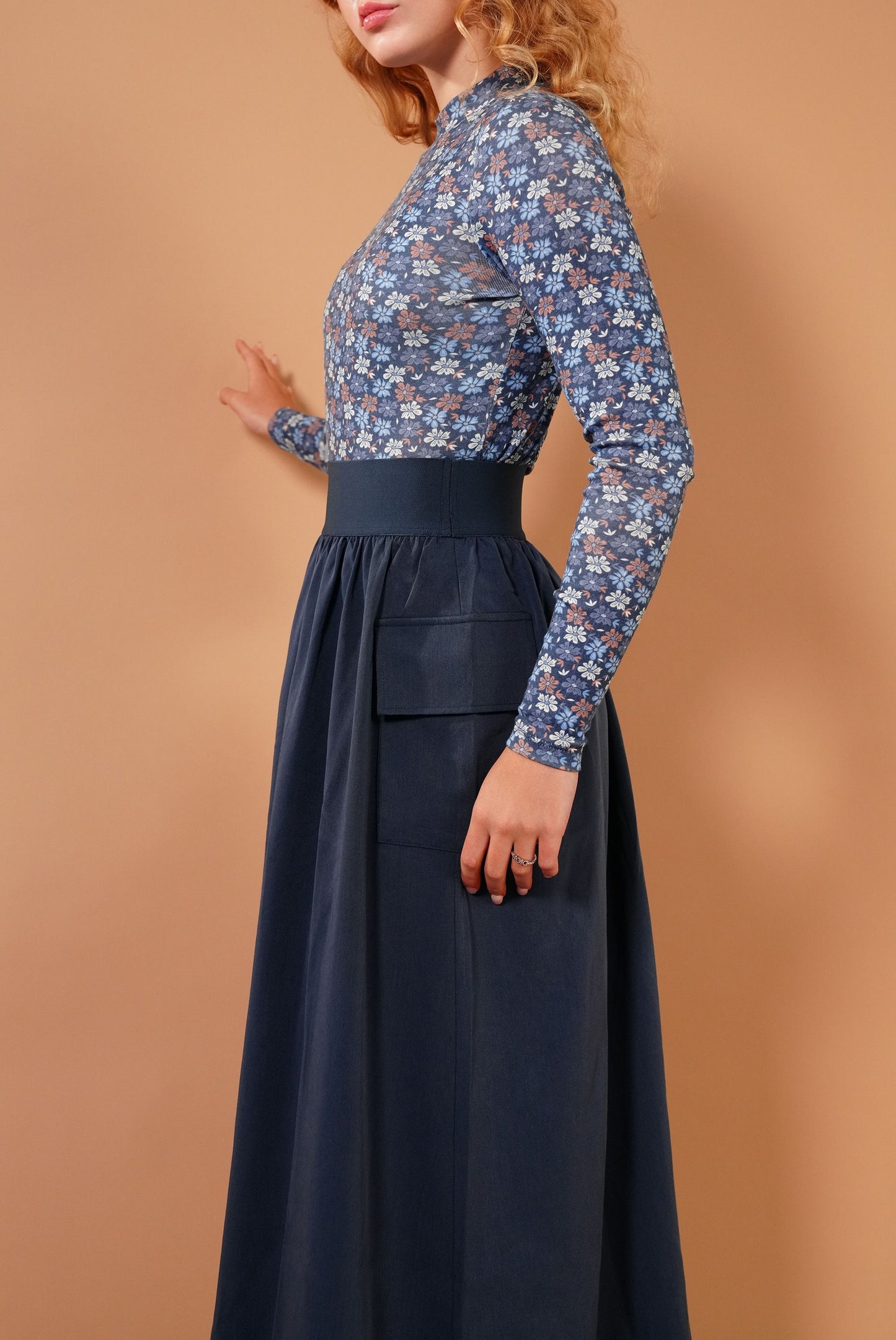 Side pockets blue midi skirt